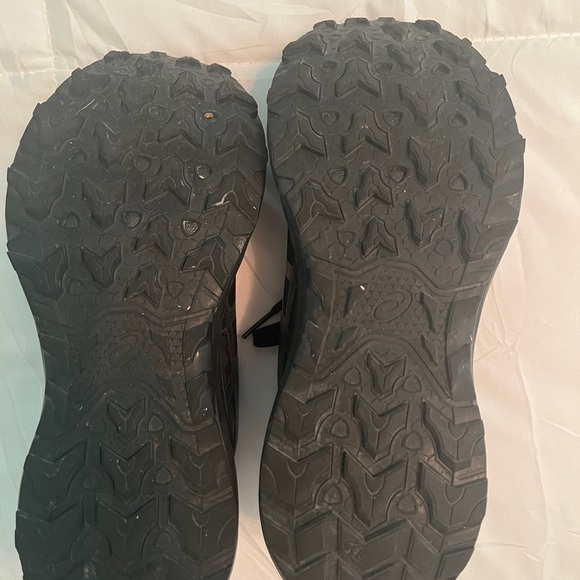 ASICS all Black Trail Running Shoes - Picture 3 of 8